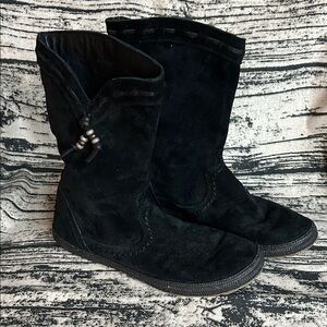 UGG Women’s Lauren Black Suede Boots